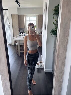 Almost Famous Black & Gray Houndstooth High-Rise Leggings (Size Small)